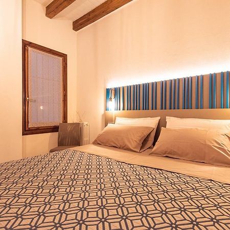 Dreamy Apartment Tre Corone Old Town Desenzano del Garda Buitenkant foto