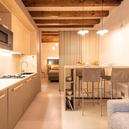 Dreamy Apartment Tre Corone Old Town Desenzano del Garda Buitenkant foto