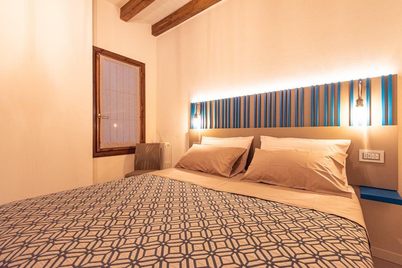 Dreamy Apartment Tre Corone Old Town Desenzano del Garda Buitenkant foto