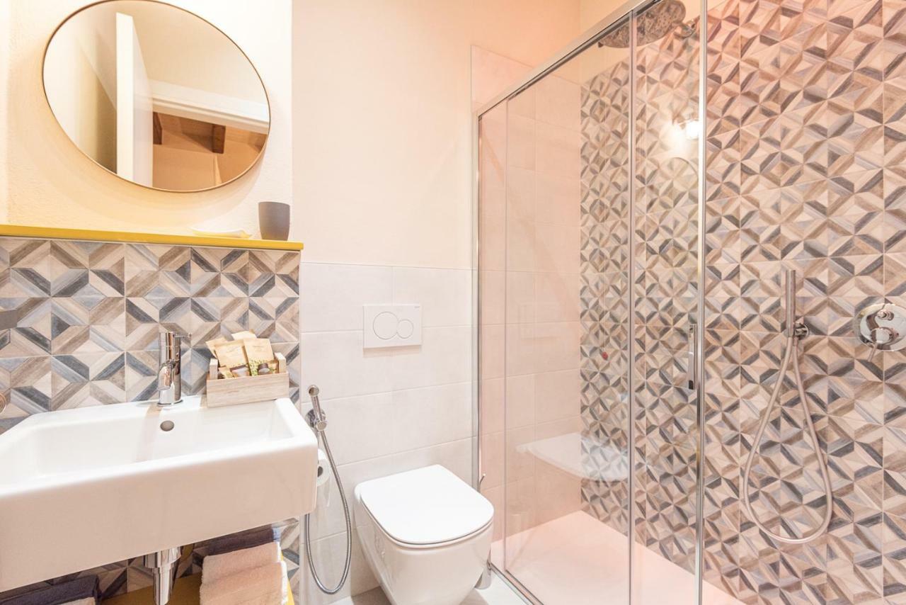 Dreamy Apartment Tre Corone Old Town Desenzano del Garda Buitenkant foto
